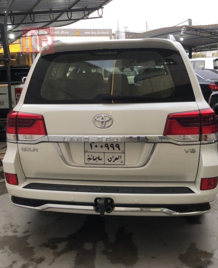 تۆیۆتا لاند کروزەر